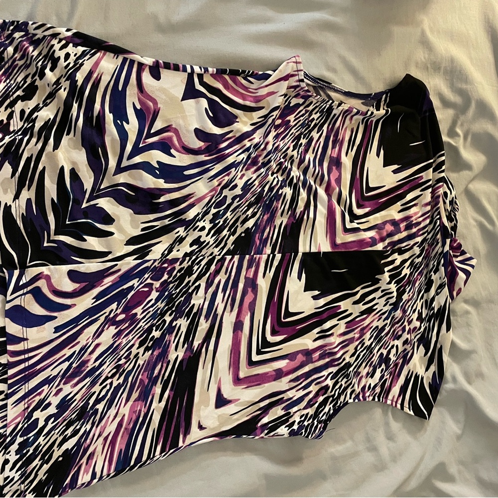 Abstract Patterned Blouse - Picture 2 of 2